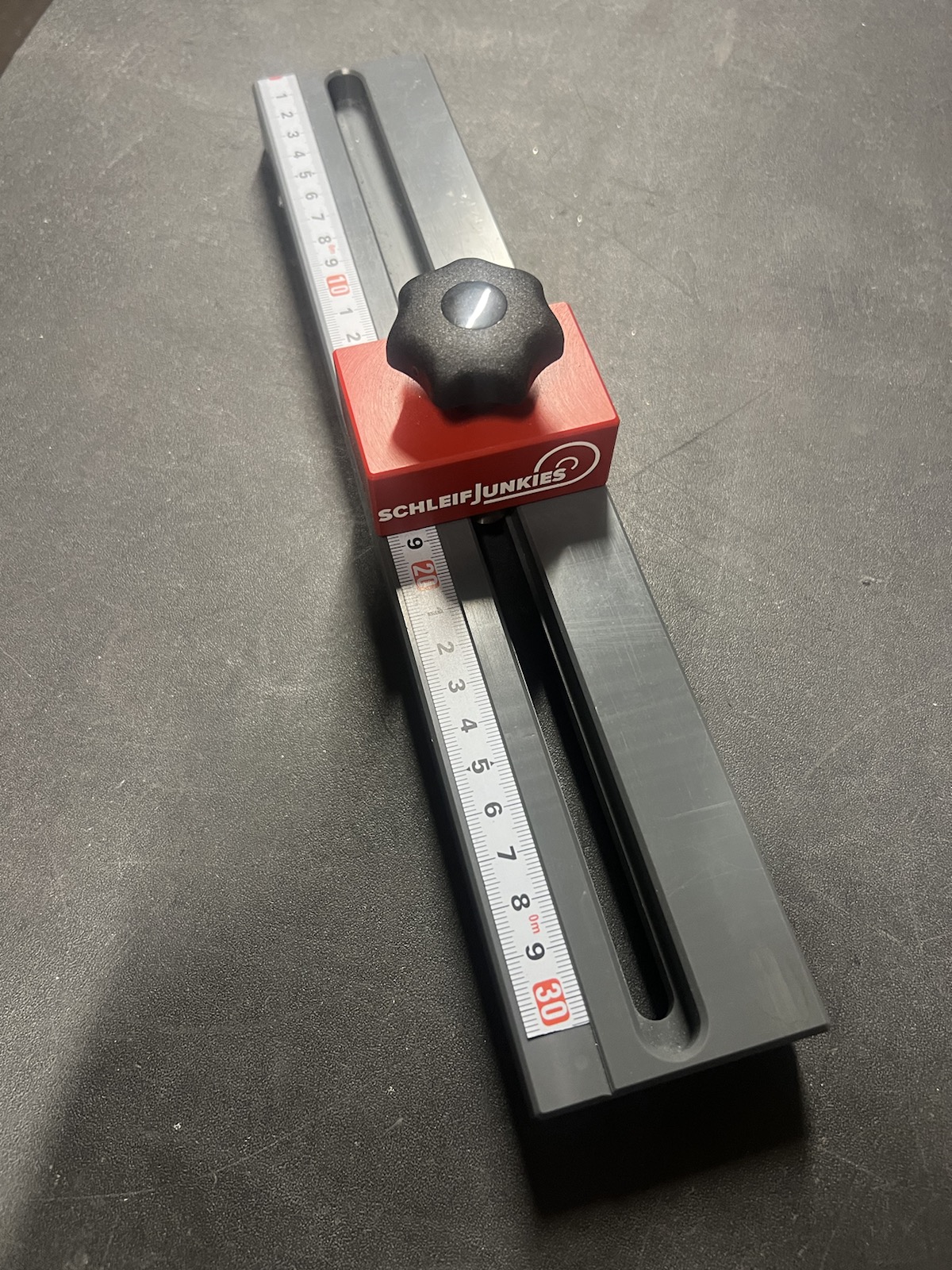 Length measuring block for knives